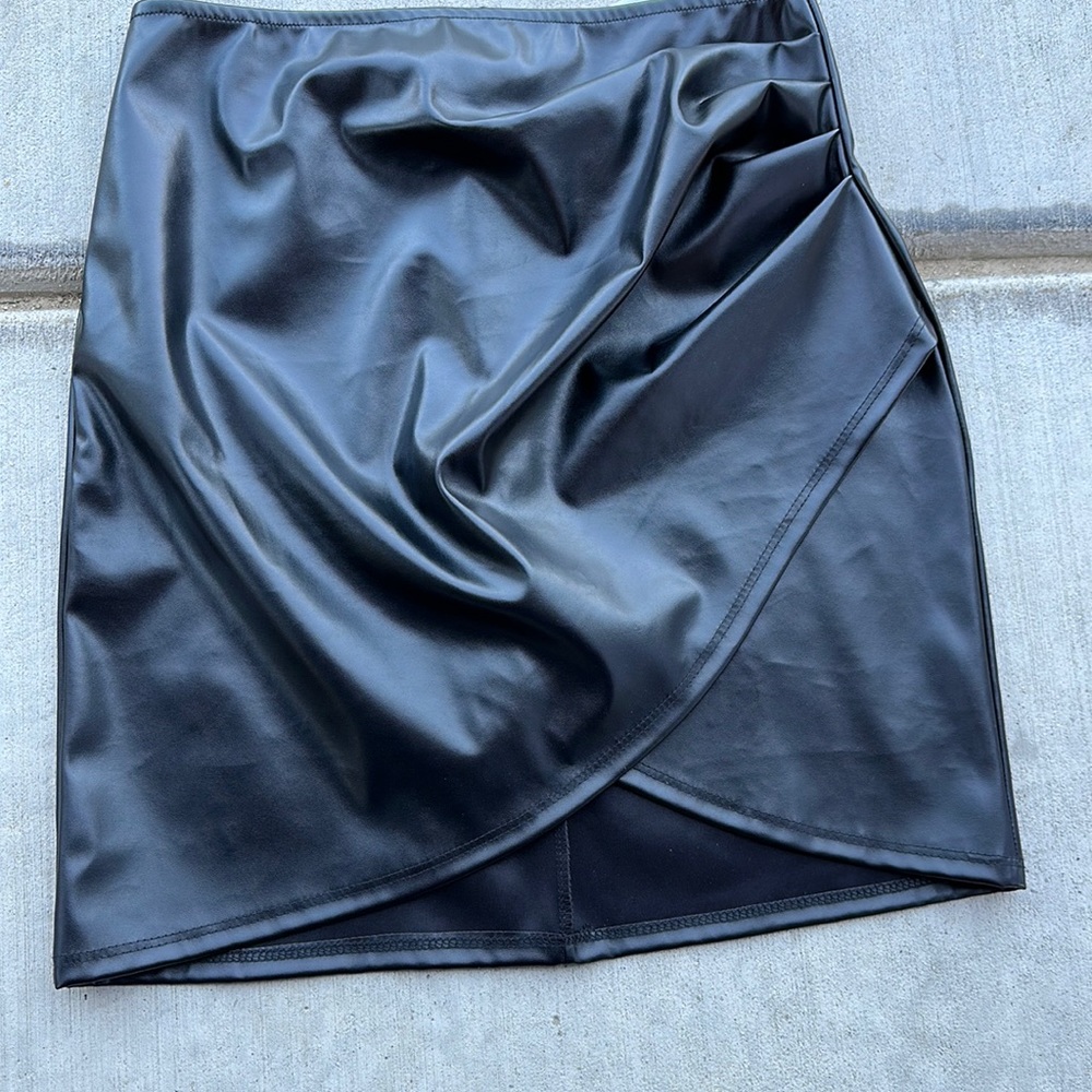 Black leather skirt size medium